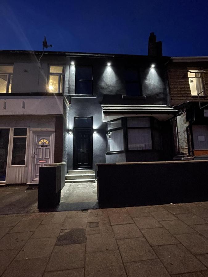 Lovely 2-Bed Apartment In Blackpool Secret House Extérieur photo