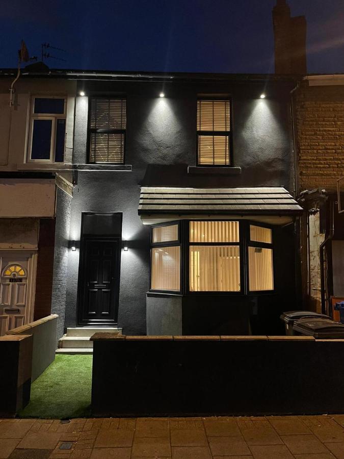 Lovely 2-Bed Apartment In Blackpool Secret House Extérieur photo
